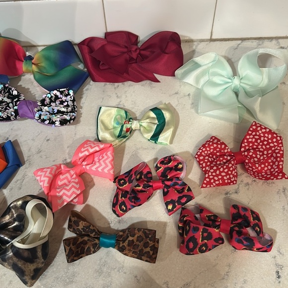 Assorted Girls Clip On Bows - Picture 3 of 4
